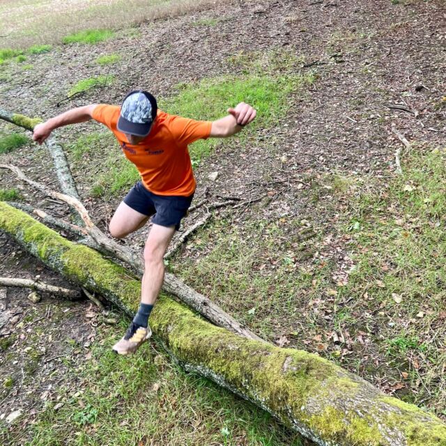 Some creative shooting, thanks @justrunning2021 for the shot 📸

#ugokuprojects 
#ripsometrails 
#trailrunning 
#stumpjumper 
#trailrunnersofinstagram