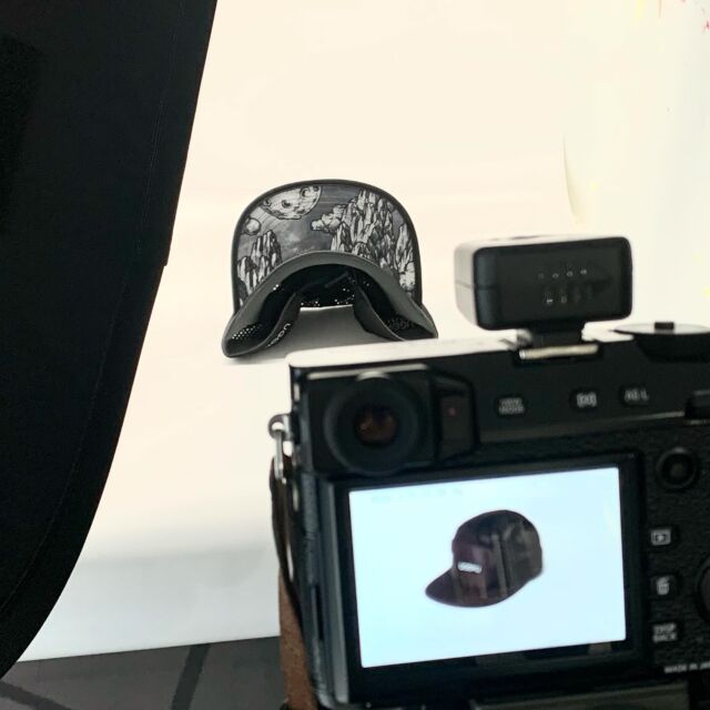 Shoot day 📸
Launching the Noctural SWFT cap 🧢 🌘
Embrace the darkness 🌌

#ugokuprojects 
#performanceheadwear 
#madetomove 
#explore