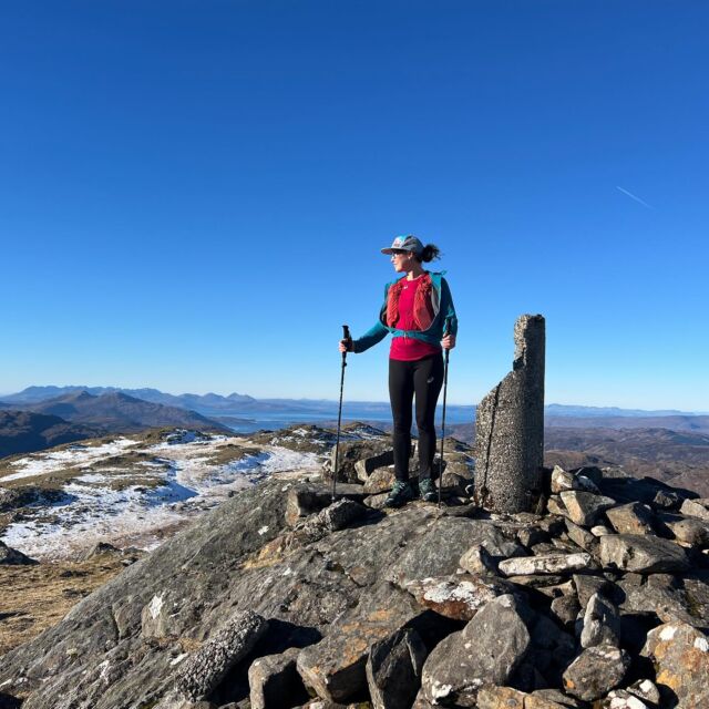 @sarahjwellz bagging peaks, Sgùrr an Airgid ⛰️

📸 @ben_fells_mountain_runner_ 🙏

#summit 
#peak 
#ugokuprojects